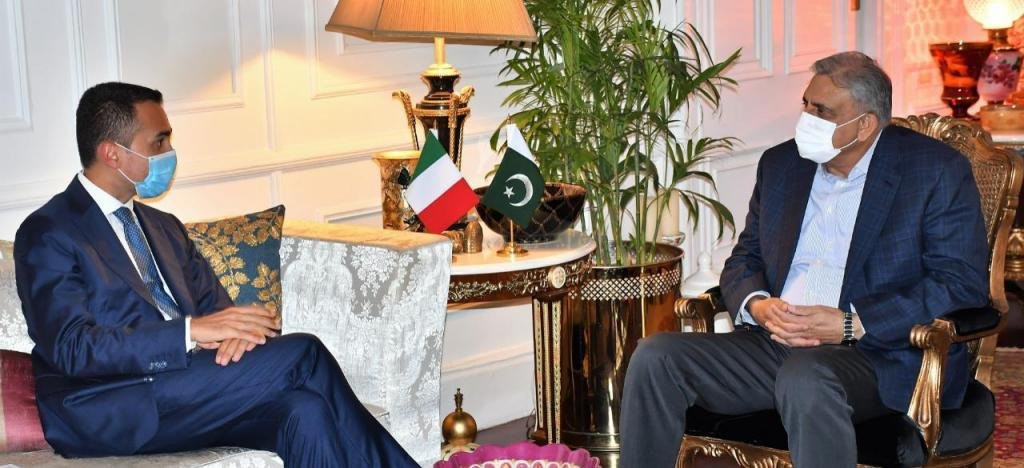 Foreign Minister of Italy Luigi Di Maio calls on Chief of Army Staff General Qamar Javed Bajwa. PHOTO: APP