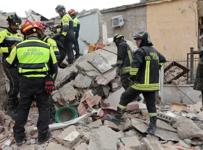 building collapsenear naples kills two kids woman building collapsenear naples kills two kids woman