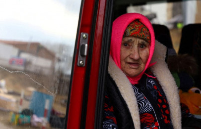 only one ukraine evacuation route open despite russian pledges