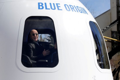 thousands sign petition to prevent jeff bezos from returning to earth thousands sign petition to prevent jeff bezos from returning to earth