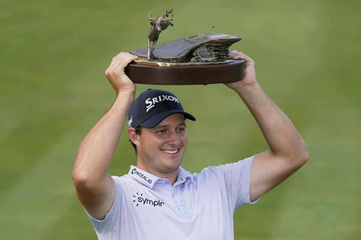 Straka wins John Deere Classic