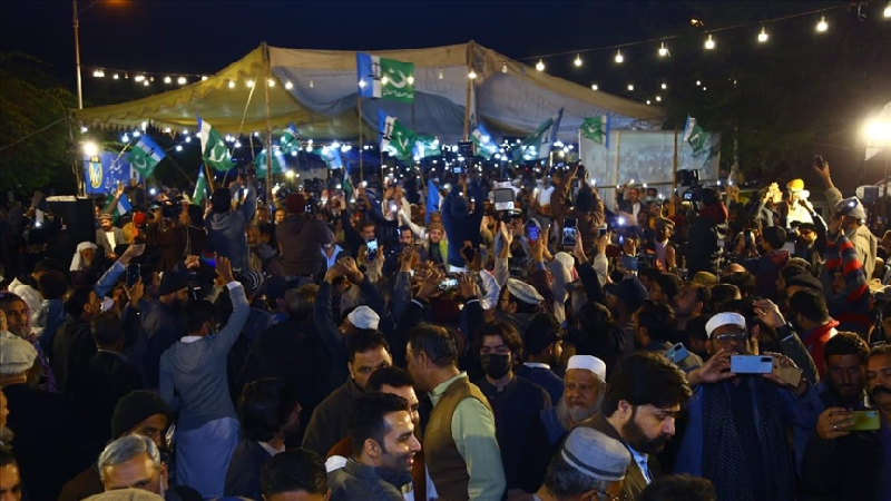 jamaat e islami activists sitting outside provincial assembly for 10 days demanding reversal of controversial local government law photo anadolu agency