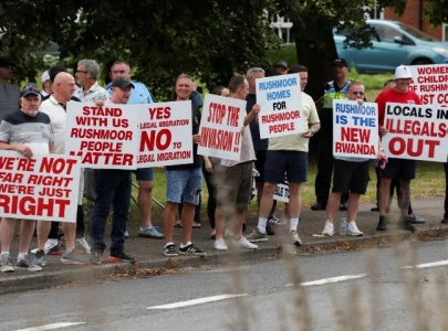 ex mi6 spy claims russian role in uk s far right riots officials to investigate