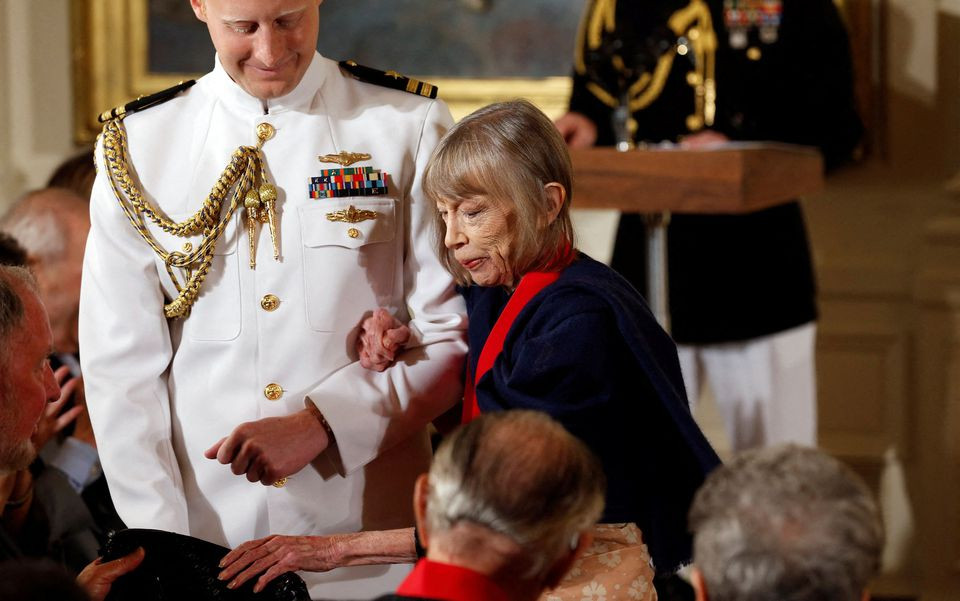 writer joan didion is escorted to her seat after us president barack obama awarded her the 2012 national humanities medal during a ceremony at the white house in washington july 10 2013 photo reuters file