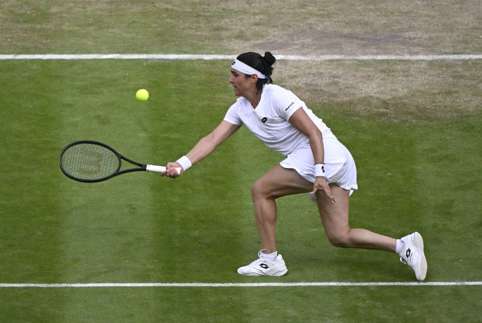 Photo of Jabeur sets up Wimbledon semi-final with Maria
