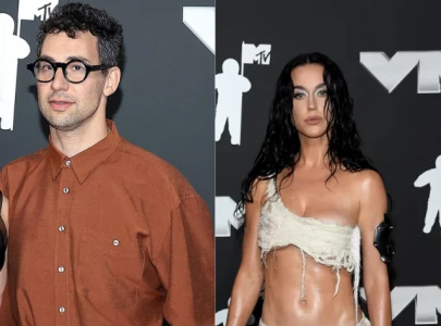 jack antonoff addresses rumors of dissing katy perry at vmas by wearing earplugs