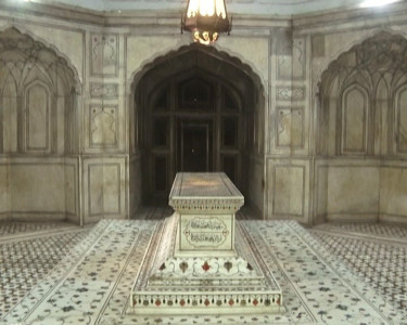 emperor jahangir s tomb awaits restoration