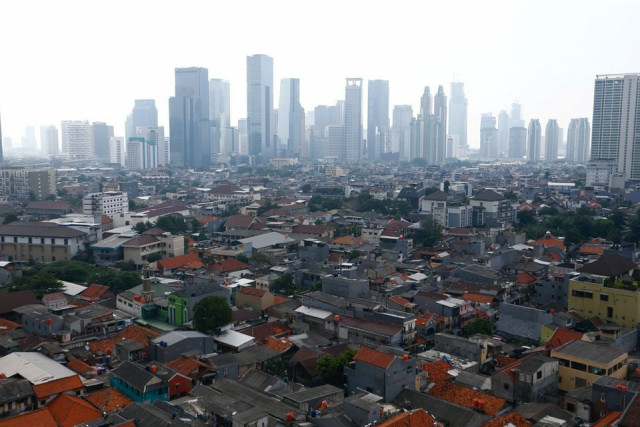 a general view of business buildings as smog covers the capital city of jakarta indonesia may 19 2021 photo reuters a general view of business buildings as smog covers the capital city of jakarta indonesia may 19 2021 photo reuters