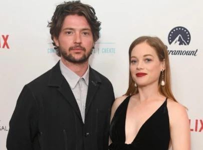 jane levy and boyfriend thomas mcdonell announce pregnancy with red carpet photo jane levy and boyfriend thomas mcdonell announce pregnancy with red carpet photo
