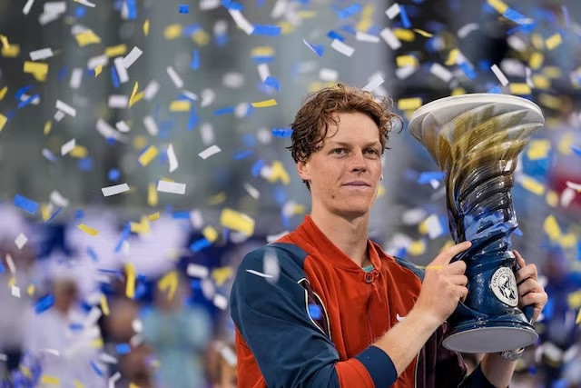 jannik sinner of italy accepts the rookwood cup championship trophy after winning in the men s singles final of the cincinnati open photo reuters jannik sinner of italy accepts the rookwood cup championship trophy after winning in the men s singles final of the cincinnati open photo reuters
