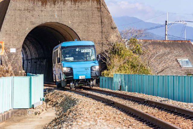 bus or train world s first dual mode vehicle to begin operating in japan bus or train world s first dual mode vehicle to begin operating in japan