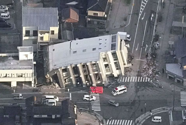 japan quake rescuers rush to reach survivors japan quake rescuers rush to reach survivors