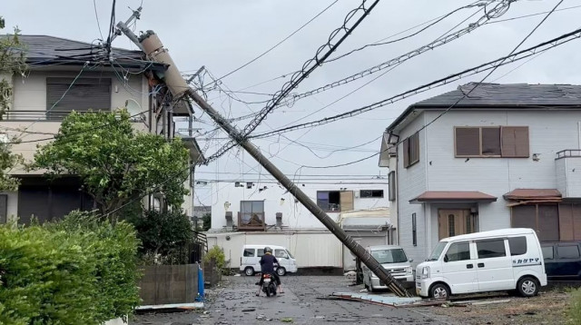 typhoon shanshan ravages japan three killed 78 injured typhoon shanshan ravages japan three killed 78 injured