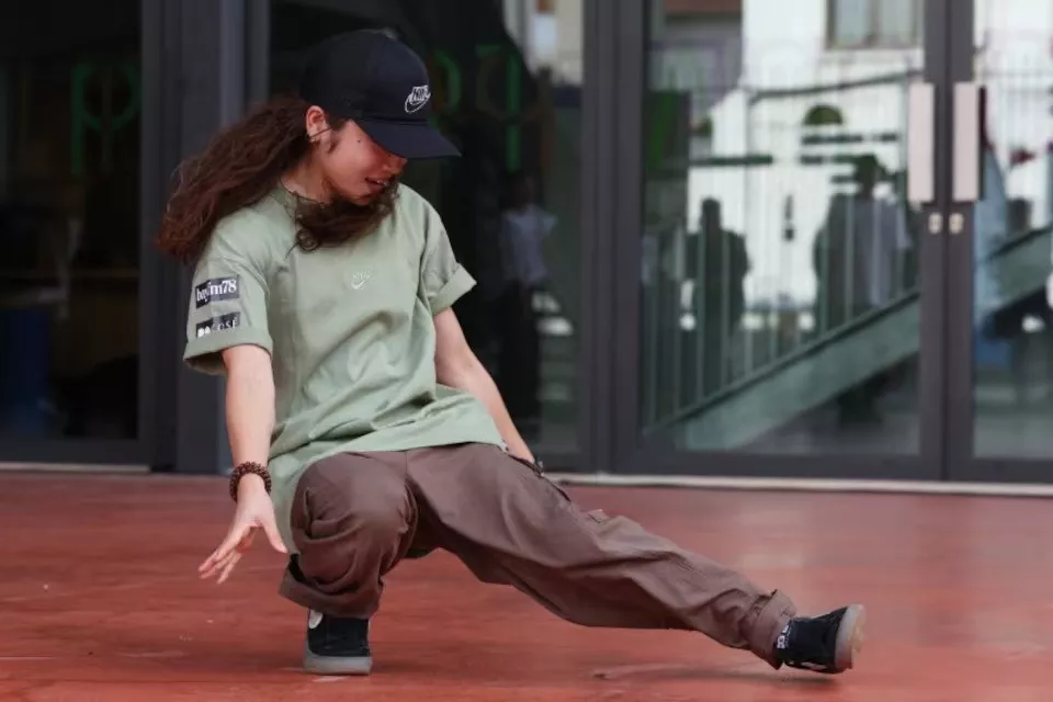 japanese olympic breakdance athlete ami yuasa performs during a demonstration open to the public at vitry sur seine near paris france on august 9 2024 photo reuters japanese olympic breakdance athlete ami yuasa performs during a demonstration open to the public at vitry sur seine near paris france on august 9 2024 photo reuters
