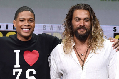 jason momoa backs ray fisher s claims of justice league re shoots being toxic