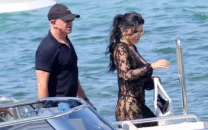 jeff bezos and lauren sanchez brush off beach vendor in sardinia jeff bezos and lauren sanchez brush off beach vendor in sardinia