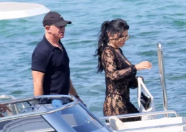 jeff bezos and lauren sanchez brush off beach vendor in sardinia