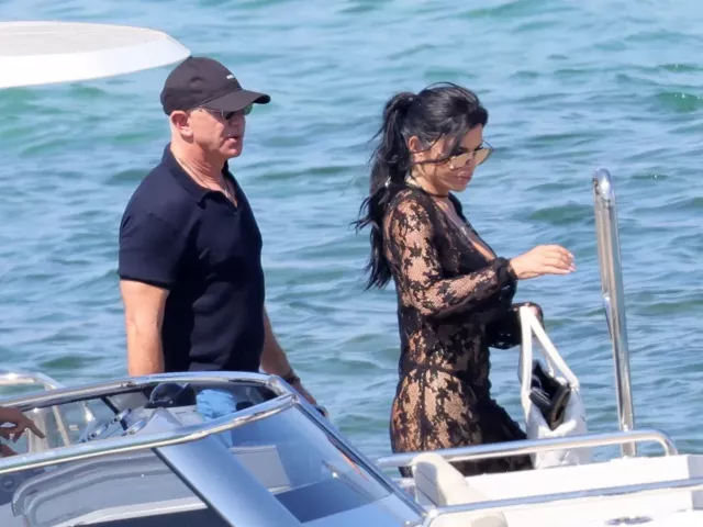 jeff bezos and lauren sanchez brush off beach vendor in sardinia jeff bezos and lauren sanchez brush off beach vendor in sardinia