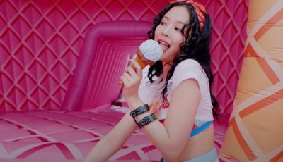 blackpink s jennie s ice cream nails are the nails of the summer lucky for us they re easy to diy