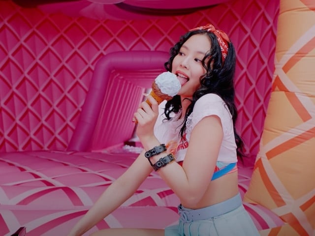 jennie in the music video for blackpink s 2020 single ice cream in collaboration with selena gomez