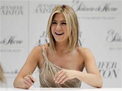 jennifer aniston to receive decade of hotness award jennifer aniston to receive decade of hotness award