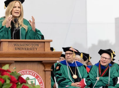 jennifer coolidge to washington university grads accept who you are jennifer coolidge to washington university grads accept who you are