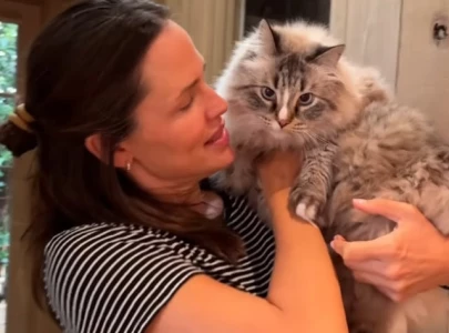 seraphina affleck and jennifer garner spotted grocery shopping in california seraphina affleck and jennifer garner spotted grocery shopping in california