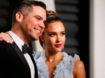 jessica alba retains divorce attorney amid separation from cash warren