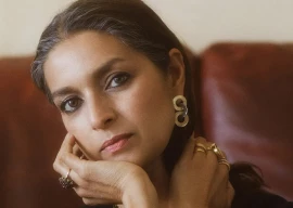 jhumpa lahiri declines award over keffiyeh ban