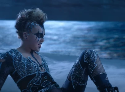 jojo siwa s sequined look sparks meme fest on social media jojo siwa s sequined look sparks meme fest on social media