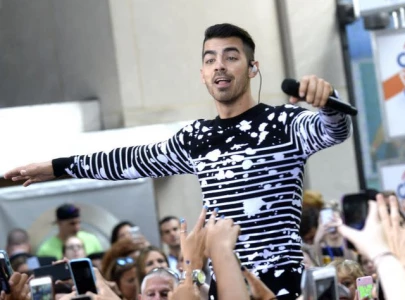 joe jonas announces new solo single work it out