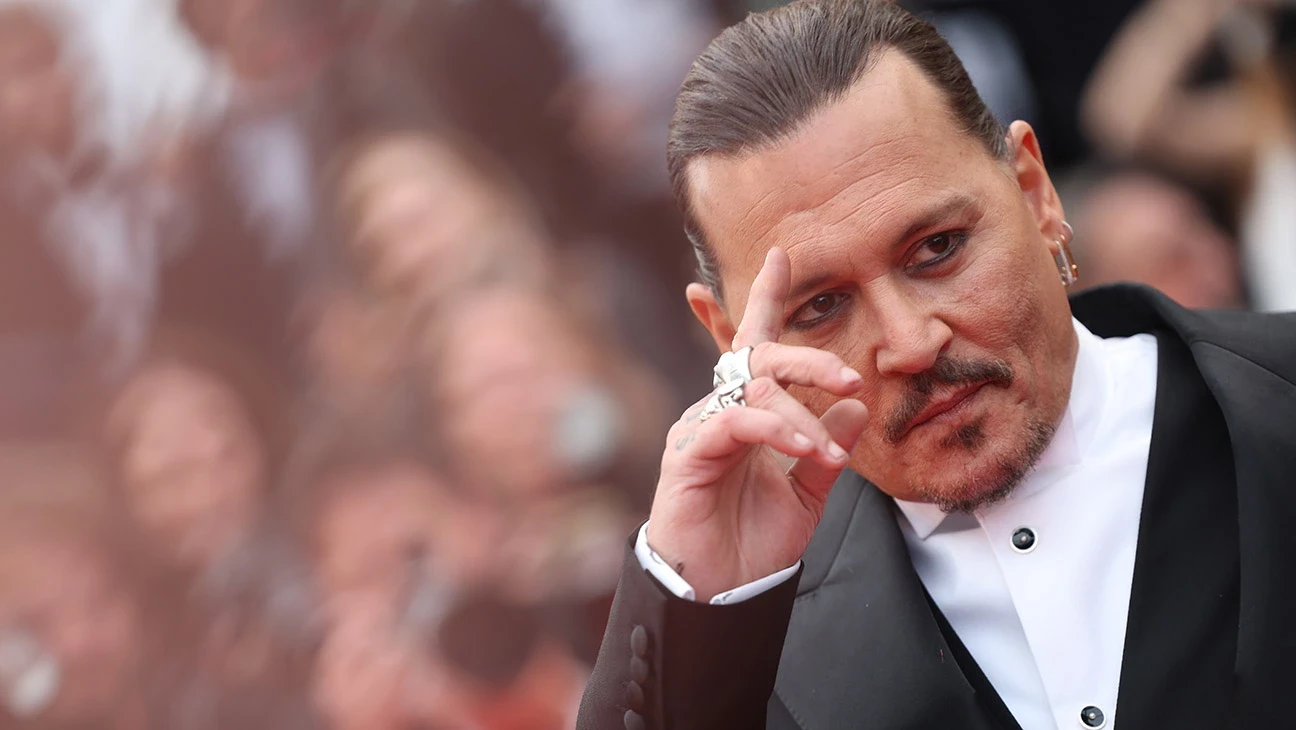 Tearyeyed Depp receives 7minute standing ovation at Cannes