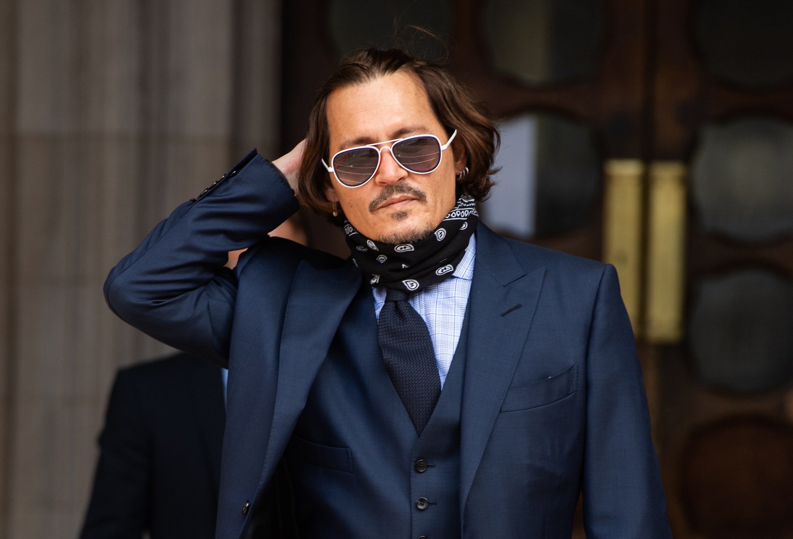 Johnny Depp #39 s bodyguard admits giving wrong photo to court