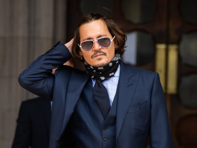 johnny depp seeks trial delay for fantastic beasts 3 filming