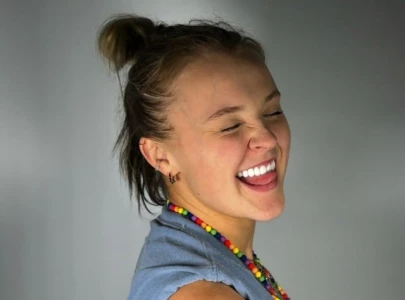 jojo siwa shares health update after hospital visit for burst ovarian cyst before scheduled show jojo siwa shares health update after hospital visit for burst ovarian cyst before scheduled show