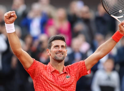 sluggish djokovic battles to rome win