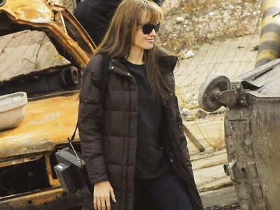 jolie defends bosnian directorial debut