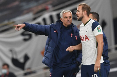 mourinho says kane won t play spurs friendlies as southgate exchange continues