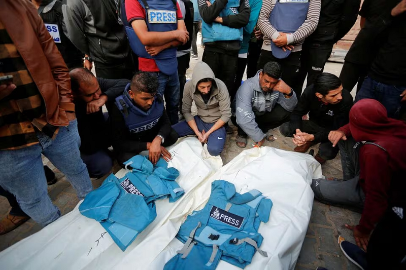 palestinians mourn local journalists hassouna sleem and sary mansour who were killed in an israeli strike on a house at a hospital in the central gaza strip november 19 2023 photo reuters