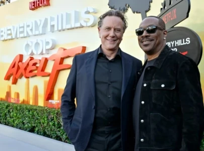 judge reinhold reflects on early beverly hills cop days before eddie murphy at axel f premiere