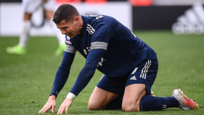 juve s title hopes rocked as milan keep pressure on inter