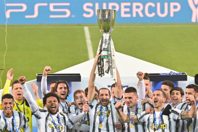 pirlo wins first trophy as juventus beat napoli in italian super cup