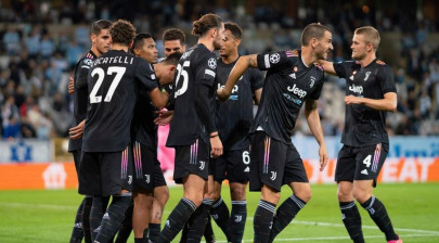 juventus forget domestic struggles to crush malmo