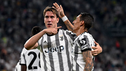 vlahovic double sinks sassuolo in serie a vlahovic double sinks sassuolo in serie a
