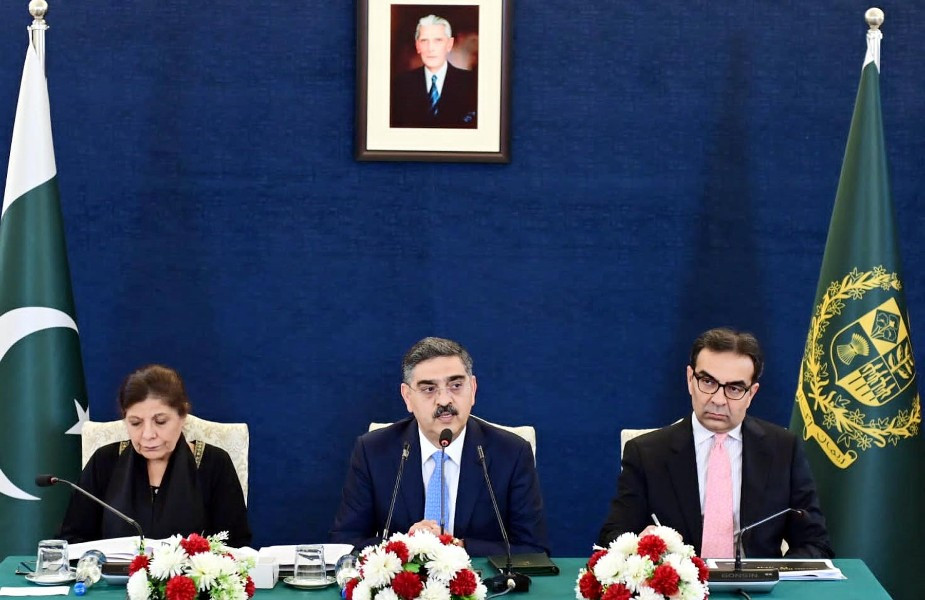 caretaker prime minister anwaarul haq kakar talking to anchors and journalists in a meeting held at prime minister house in islamabad on august 31 2023 photo pid