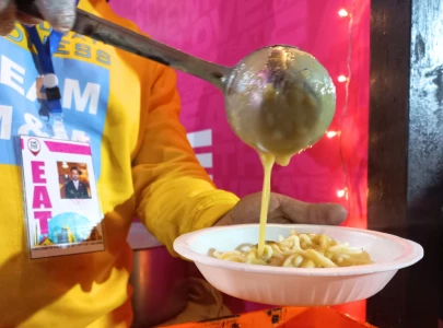 from rabri gol gappas to chicken cheese momos here s everything we loved at karachi eat 2024