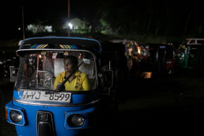 sri lankan woman rickshaw driver has to queue 12 hours or more for fuel