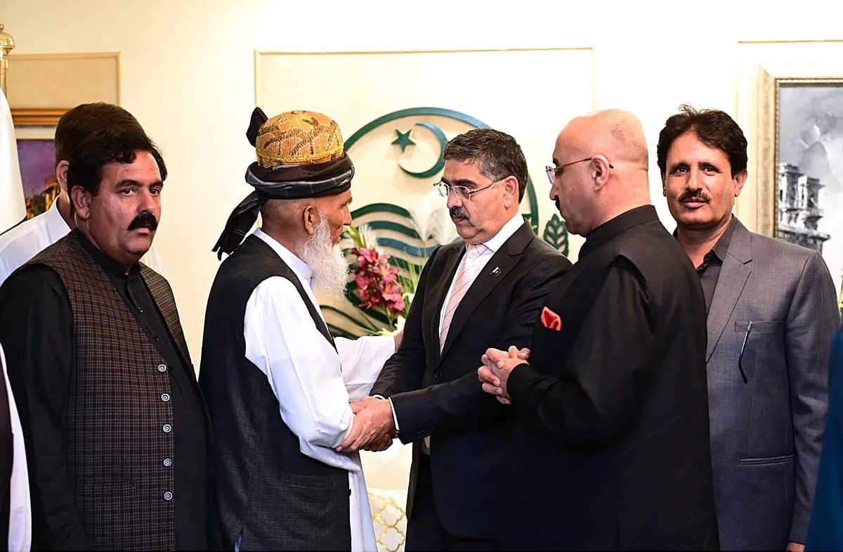caretaker prime minister anwaarul haq kakar engages with people from balochistan in islamabad photo app caretaker prime minister anwaarul haq kakar engages with people from balochistan in islamabad photo app