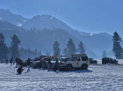 woman off roader shows boys how it s done