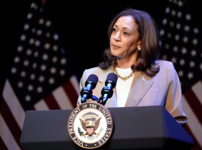 harris casts herself as underdog calls trump just plain weird harris casts herself as underdog calls trump just plain weird
